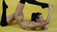 Play Nude Russian Gymnast Sanya Semashko's Flexible and Explicit Yoga Session