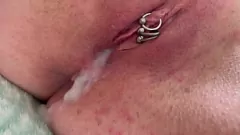 Afspelen Hardcore koppel neuken: gepiercete poesje creampie met cumshot