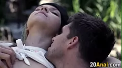 Afspelen Petite Ivy krijgt haar strakke kont geneukt in de vrije natuur en neemt elke centimeter van de harde lul van haar man in een hardcore anaal avontuur