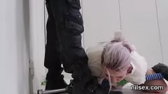 Reproduzir Adolescente safada recebe tratamento anal intenso em asilo hardcore com bdsm e asslicking