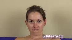 Reproducir ella tiene orgasmos y el slob se pone en su cara