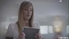 Jouer N'importe quelle position sexuelle aime cette blonde mature qui a de gros seins et une très chatte