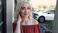 Jouer Baise-la à l'air libre car elle s'est un peu réchauffée dehors et ça va