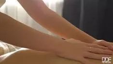 Oynat Kızı kafasından çıkarana kadar onu sikiyor