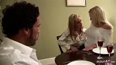 Jouer Trio FFM surprise d'une femme aux gros seins avec Cindy Behr et Karlo Karrera