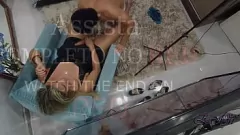 Abspielen Brasilianische Shemale tritt mit ihren High Heels auf mich und fickt meinen Arsch