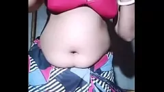 Redare Desi Bhabhi în Saree devine udă și sălbatică cu masturbare și femdom