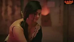 Jouer Le massage sensuel à l'huile de sa belle-mère indienne se transforme en sex tape hindi intense
