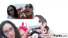 Reproduzir Morena lésbica pornstars Charley Chase & Friend Fique selvagem com jogo de vibrador e sexo oral