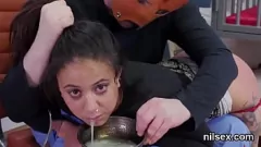 Reproduzir Terapia bizarra de asilo: penetração anal profunda e bunda na boca